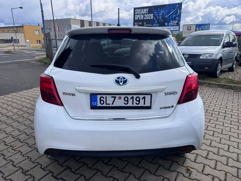 Toyota Yaris (2016) HYBRID 1,5 54 KW STK AUTOMAT - fotka 4 z 36