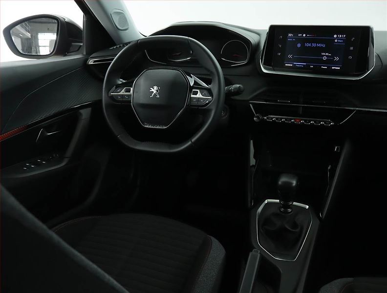 Peugeot 2008 (2022) Active 1.2 PureTech - fotka 7 z 15
