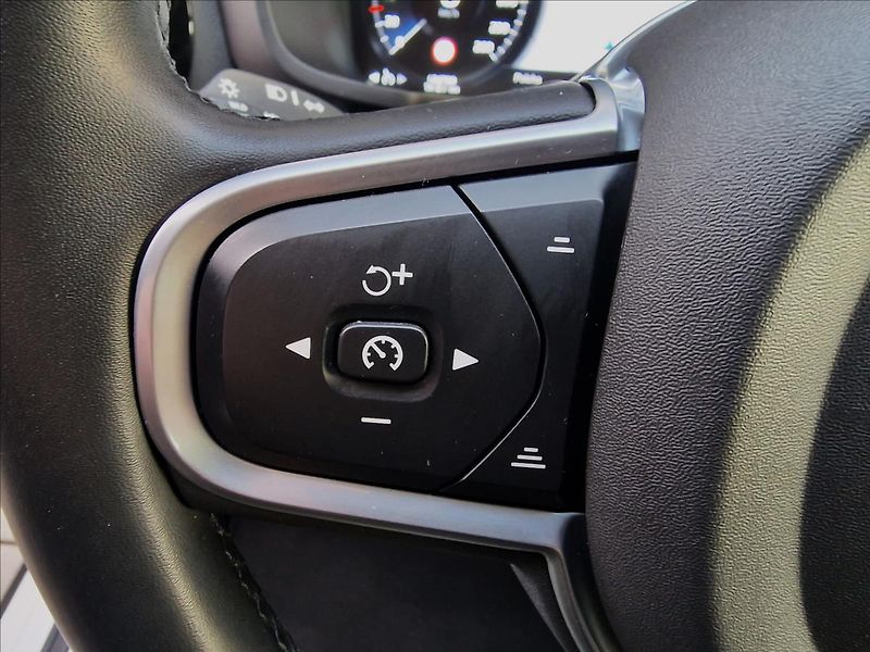 Volvo V60 B4 FWD Momentum Pro,ČR,1.Maj. - fotka 24 z 50