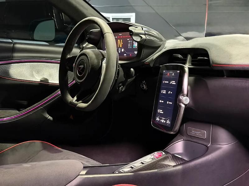 McLaren Ostatní (2023) Hybridní sportovní model - fotka 9 z 15