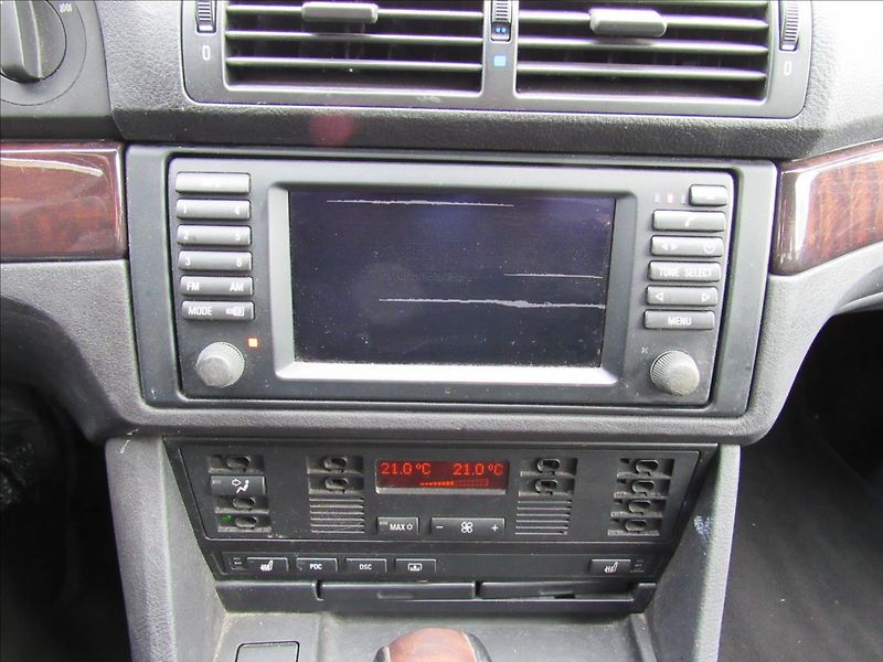BMW Řada 5 2,5 525i Steptronic Exklusiv - fotka 14 z 28