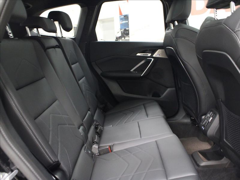 BMW X1 2,0 xDrive 23i M-paket zánovní - fotka 13 z 34