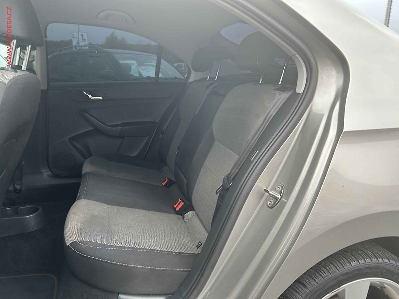 Škoda Rapid (2013) 1.2 TSI, ČR - fotka 10 z 17