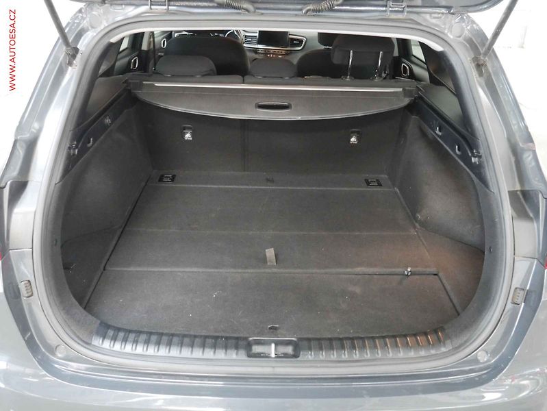 Kia Ceed (2018) 1.6 CRDi, ČR, Navi, kamera - fotka 7 z 17