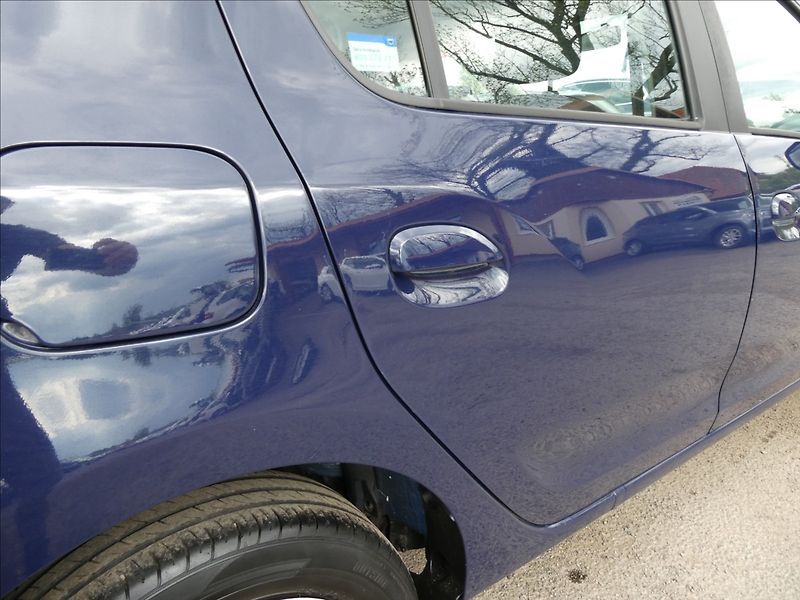 Dacia Sandero 1,0 SCe 54kW serviska, ČR - fotka 13 z 40