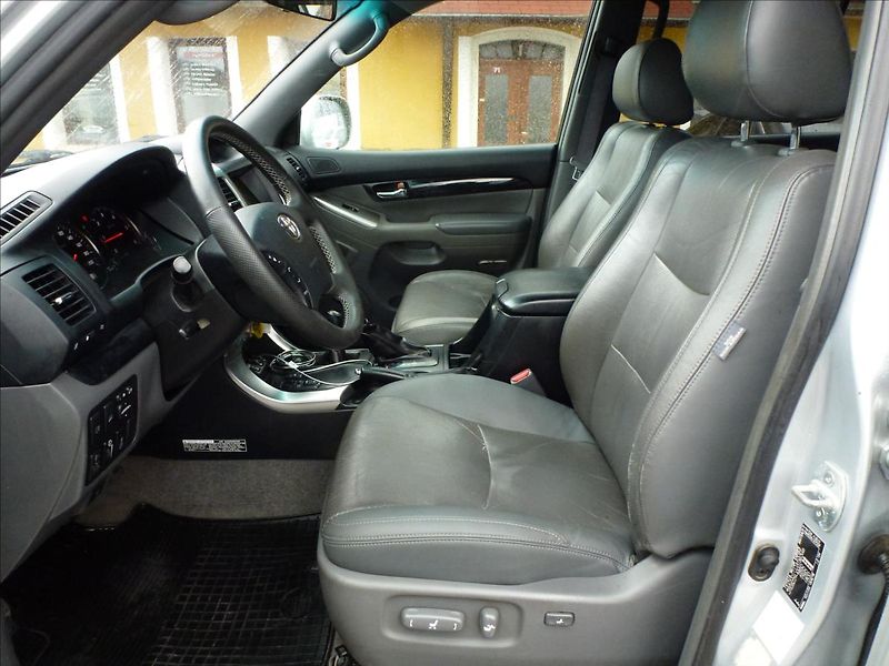 Toyota Land Cruiser 3,0 120 D4-D Lux+ Automat - fotka 19 z 58