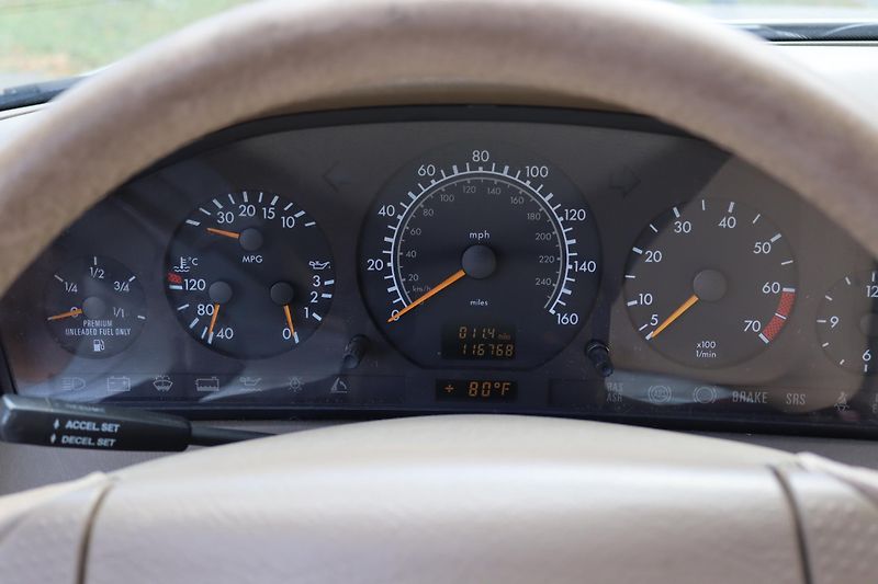 Mercedes-Benz SL SL 500 R129 225kW - fotka 34 z 49