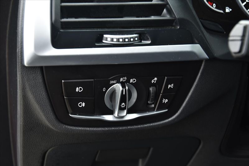 BMW X3 xDrive 20d 140kW XLine HEAD-UP - fotka 16 z 26