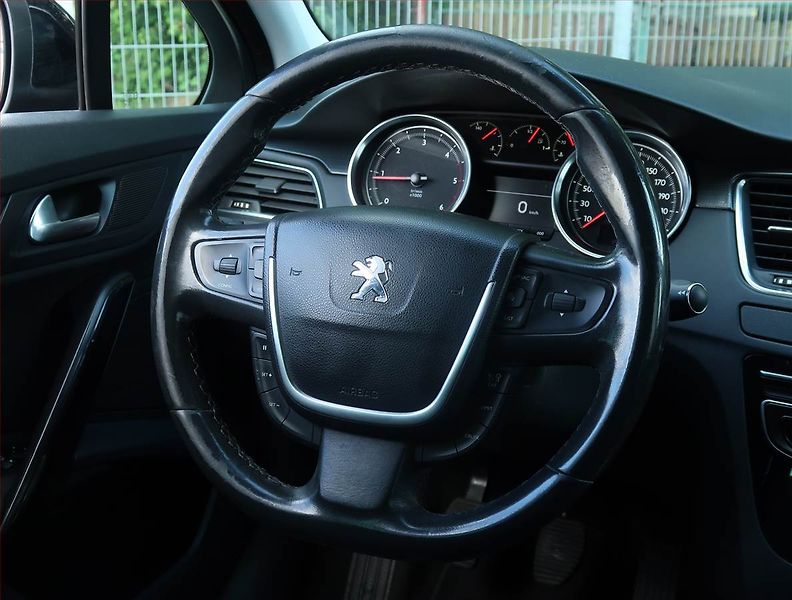 Peugeot 508 (2014) Allure 2.0 HDi, Navi, Tempomat - fotka 23 z 23