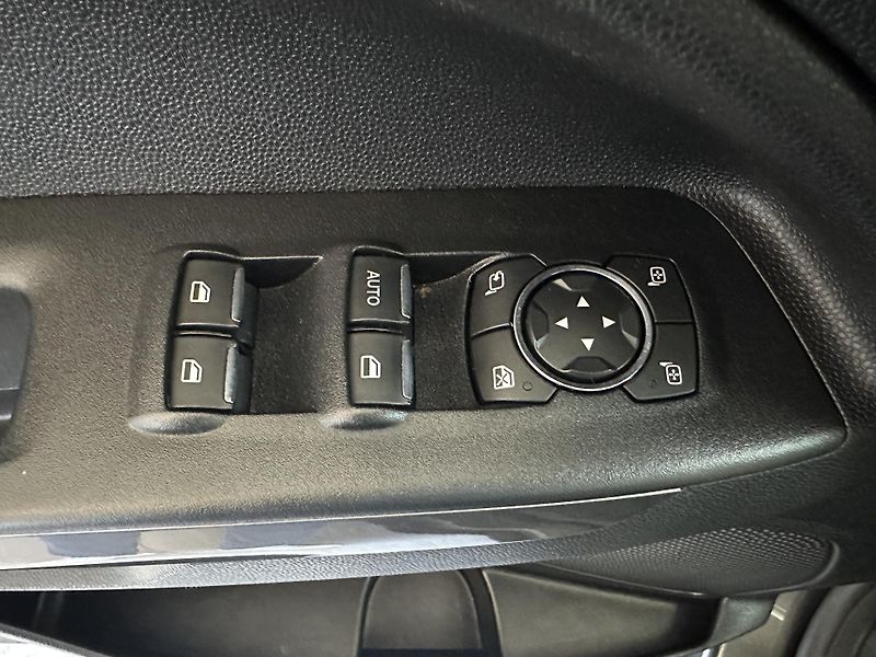 Ford EcoSport Ultimate 1.0 EcoBoost 125k man - fotka 18 z 19