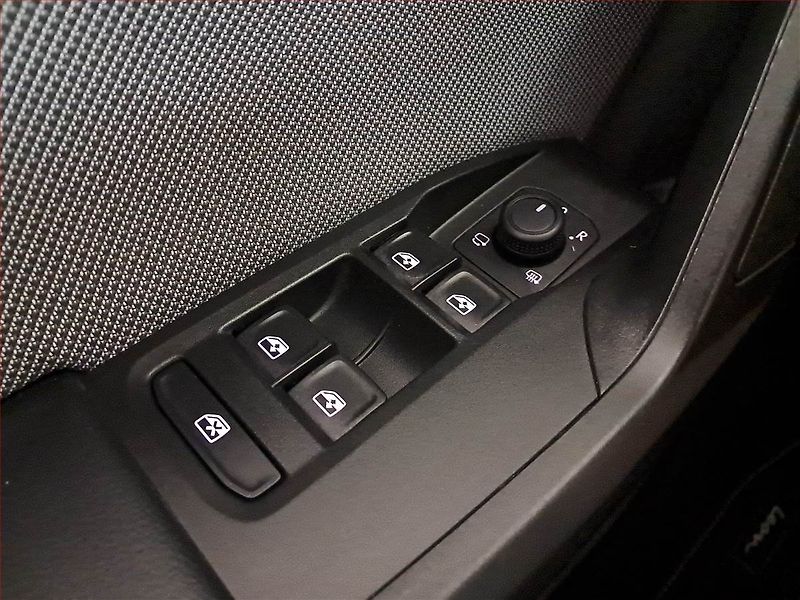 Seat Leon (2022) 1.0 eTSI, Automat, ČR,1.maj - fotka 16 z 18