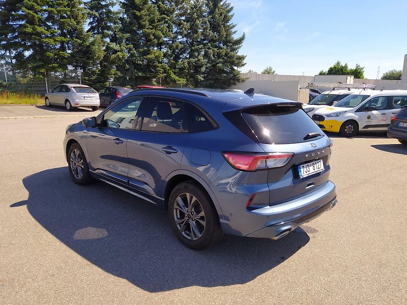 Ford Kuga (2023) 1,5 EcoBoost 110kW ST-Line - fotka 3 z 22