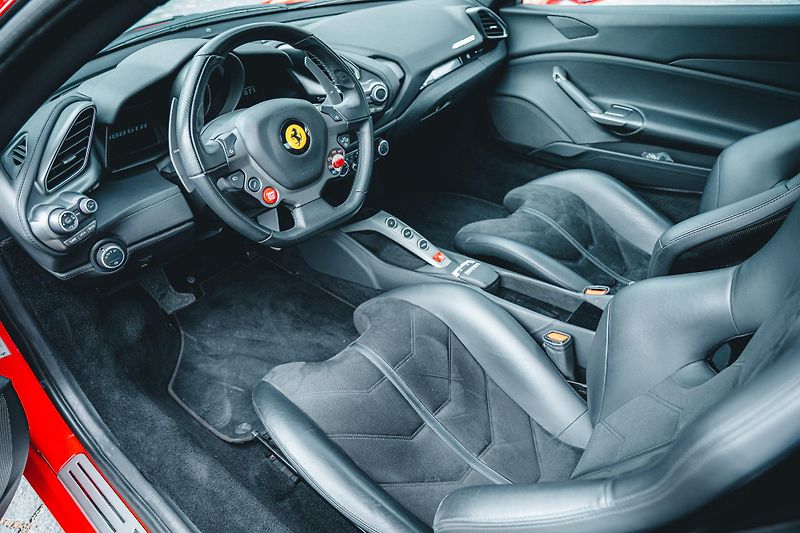 Ferrari 488 GTB - fotka 13 z 46
