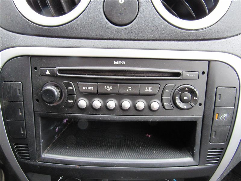 Citroën C2 1,1 i 44kW - fotka 15 z 25