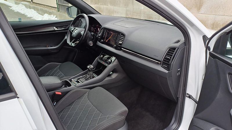 Škoda Karoq 2.0 TDI 110kW DSG 4x4 WEBASTO - fotka 11 z 50