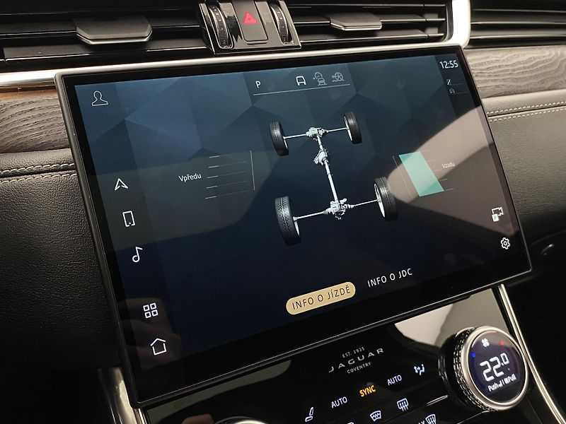 Jaguar XF D200 R-DYNAMIC AWD REZERVACE - fotka 44 z 48