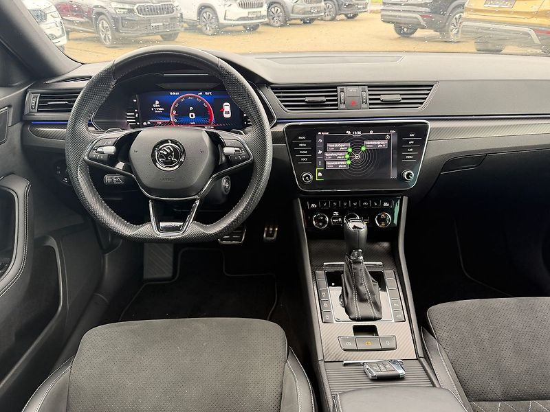 Škoda Superb Sportline 2,0TSI 140kW DSG - fotka 16 z 17