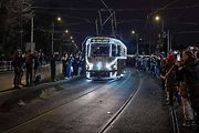 Praha má hned několik vánočních tramvají.