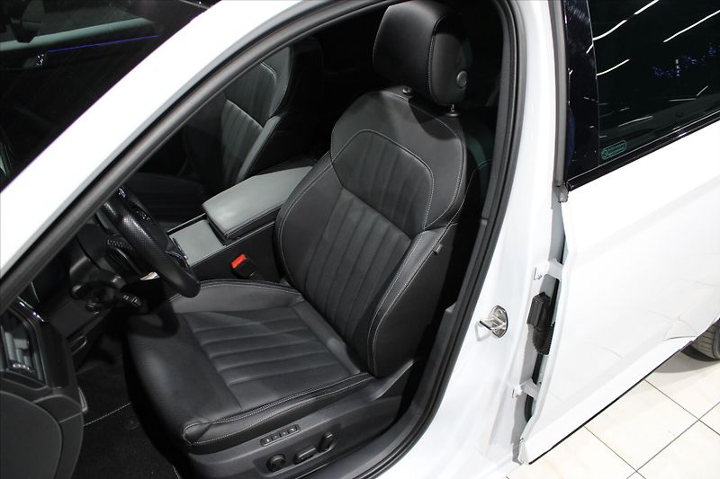 Škoda Superb iV DSG Sportline  5let/100tkm - fotka 11 z 32