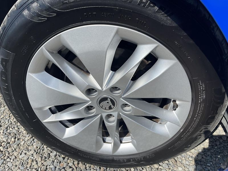 Škoda Octavia 1.5TSi DSG NEHAVAROVÁNO-DPH-ČR - fotka 8 z 46