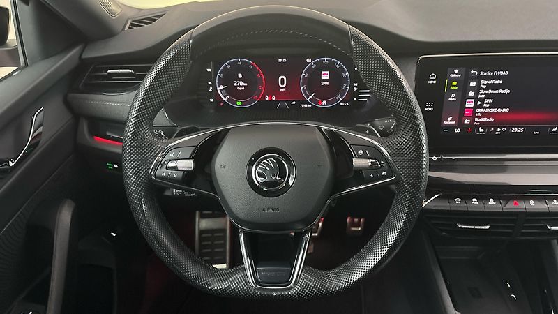 Škoda Octavia 2.0 TDI DSG Sportline - fotka 9 z 29