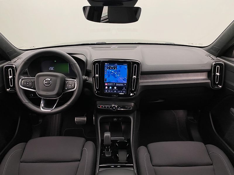 Volvo XC40 PURE ELECTRIC RECHARGE CORE - fotka 2 z 52