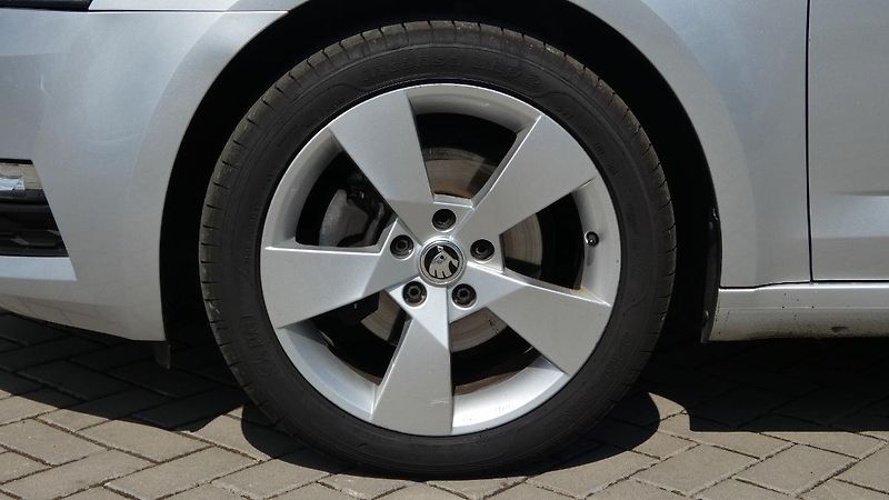 Škoda Octavia Combi 1,5 TSi  Ambition - fotka 23 z 24