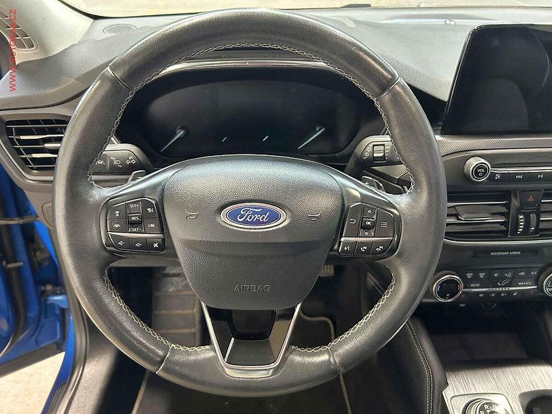 Ford Focus (2019) 1.0 EB, Titanium, AT, LED - fotka 16 z 17