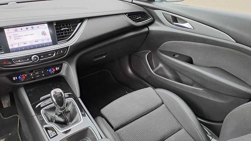 Opel Insignia 1.6 ST EcoTEC BusinessNAVI - fotka 17 z 30