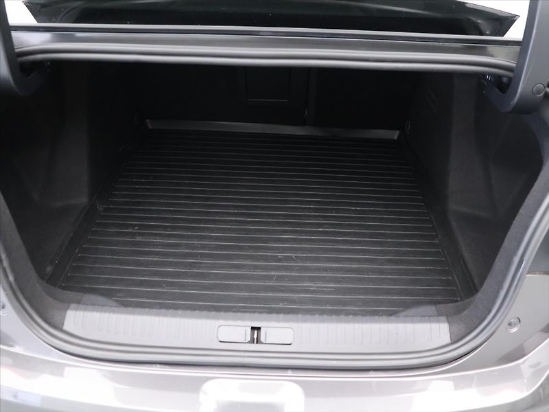 Citroën C4 X 1,2 PT 96kW CZ 1 Maj. Shine - fotka 10 z 32