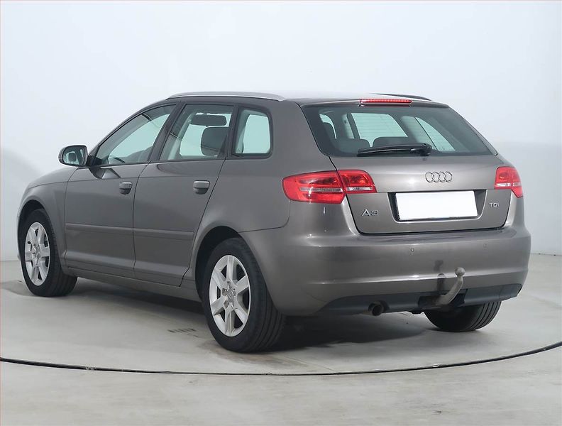 Audi A3 (2011) 1.6 TDI, Tempomat - fotka 4 z 18