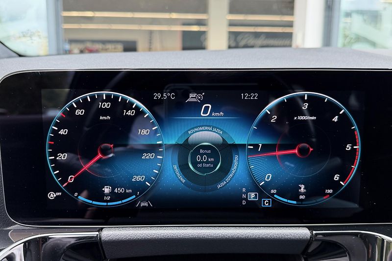 Mercedes-Benz GLA (2021) GLA 220d 4Matic AMG Line - fotka 71 z 121