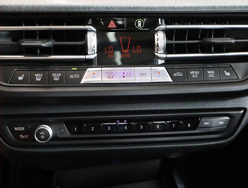 BMW Řada 2 (2021) Sport Line 218d, Automat - fotka 16 z 20