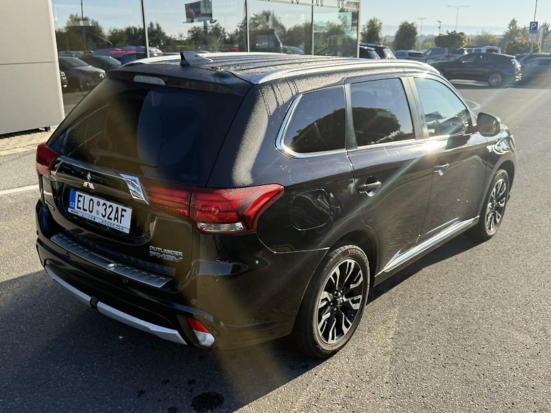 Mitsubishi Outlander (2017) - fotka 37 z 37