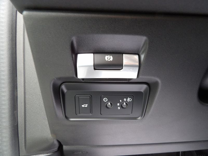 Land Rover Discovery Sport D150 S AWD A/T 7míst Tažné DPH - fotka 19 z 35