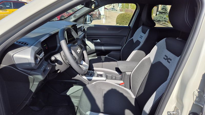 Dacia Duster (2026) Journey hybrid-G 150 4x4 - fotka 6 z 10