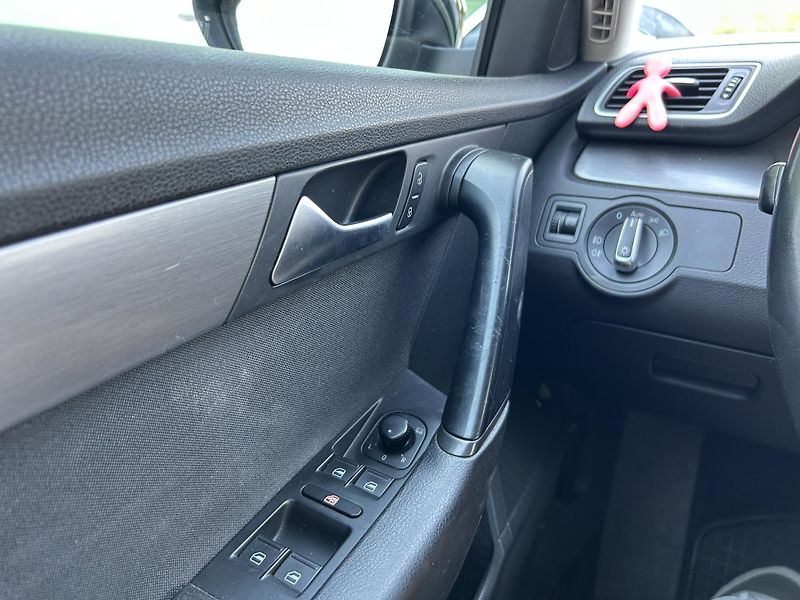 Volkswagen Passat (2014) 2.0 TDi 103 KW DSG - fotka 25 z 35