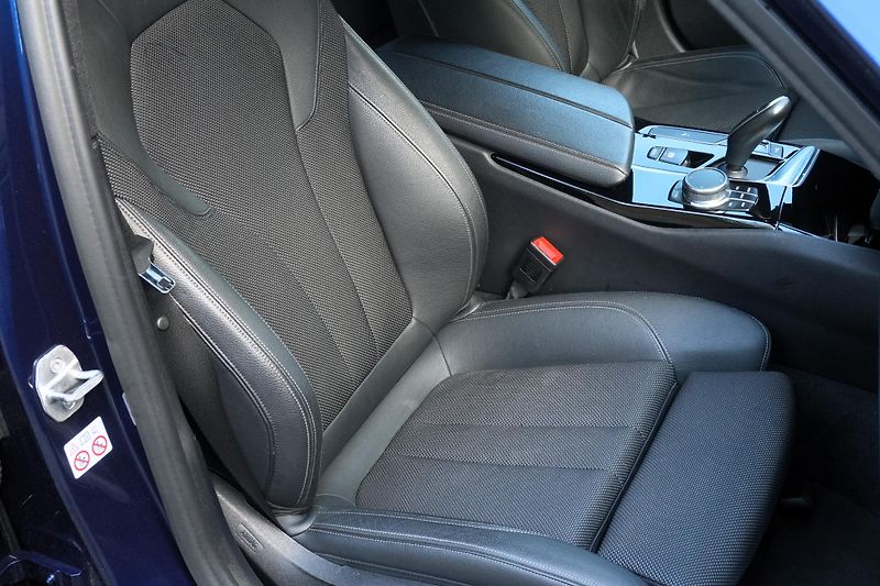 BMW Řada 5 530d xDrive, Kamera, ČR, Hi-Fi - fotka 40 z 40