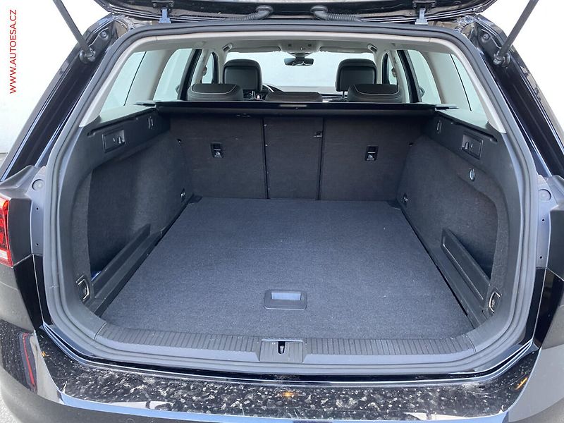 Volkswagen Passat (2021) 2.0TDi 4x4, ČR, Elegance - fotka 7 z 19