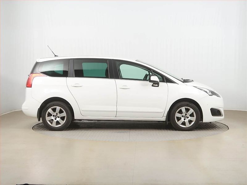 Peugeot 5008 (2015) 1.6 BlueHDi, Navi, Tempomat - fotka 6 z 15