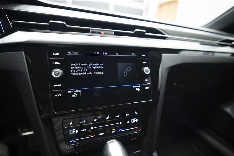 Volkswagen Arteon 2,0 TDI DSG R-LINE 1. MAJ ČR - fotka 21 z 36