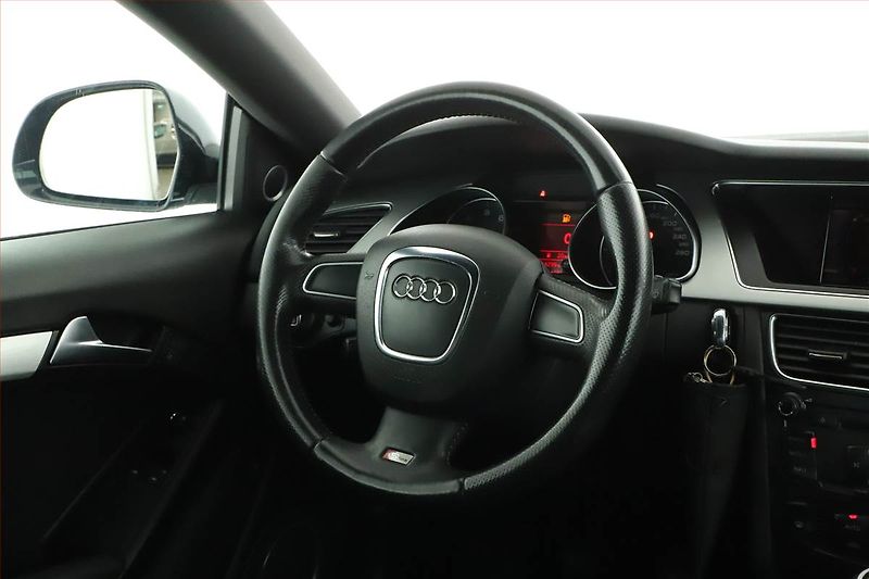 Audi A5 (2009) S-Line 2.0 TFSI, Xenony - fotka 8 z 14