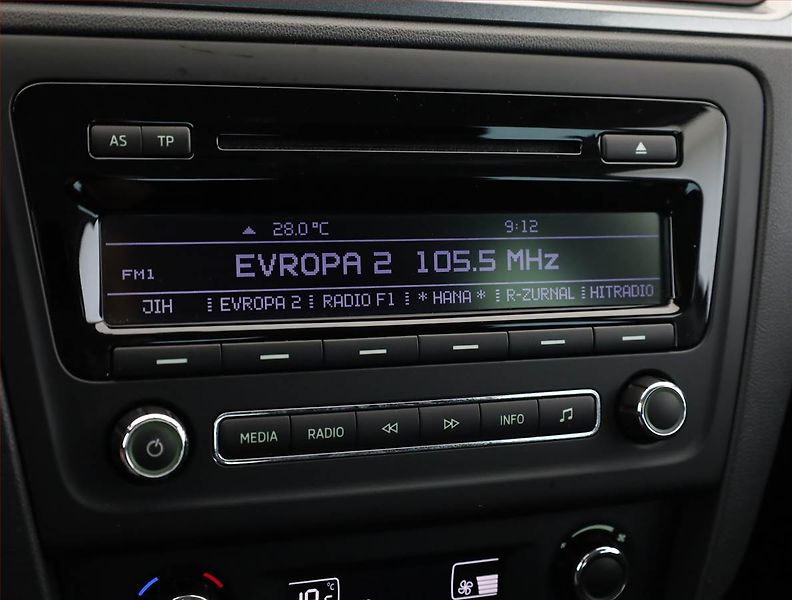 Škoda Rapid (2014) Spaceback 1.2 TSI, Tempomat - fotka 13 z 18