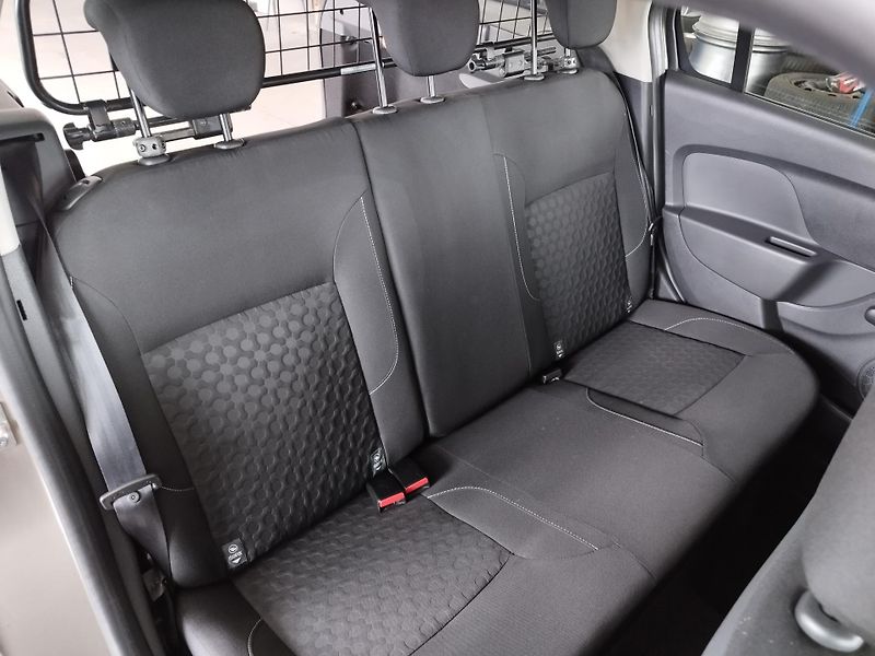 Dacia Logan (2014) 1,5DCi 66KW NAVI KLIMA TAŽNÝ - fotka 14 z 31