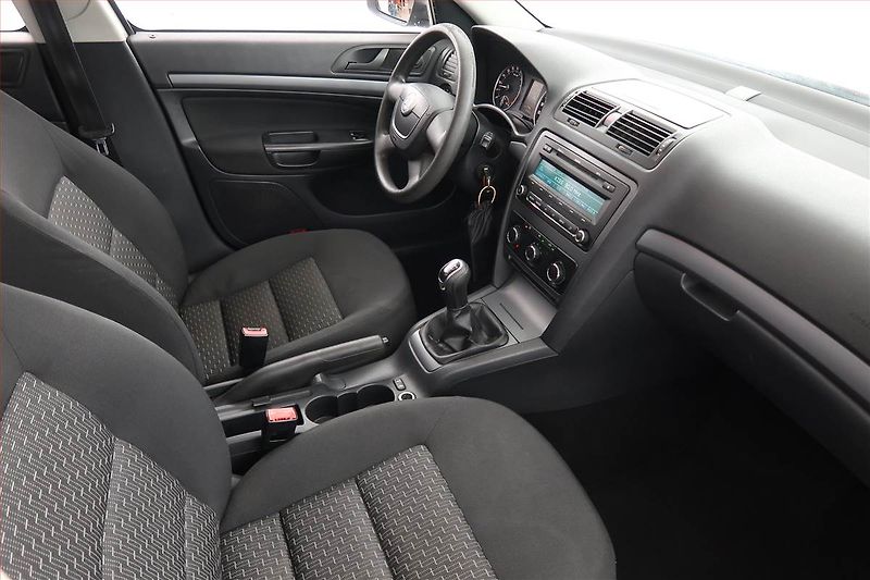 Škoda Octavia (2011) 1.6 TDI, Tempomat - fotka 9 z 15