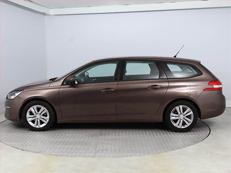Peugeot 308 (2015) Allure 1.2 e-THP, ČR,1.maj - fotka 3 z 14