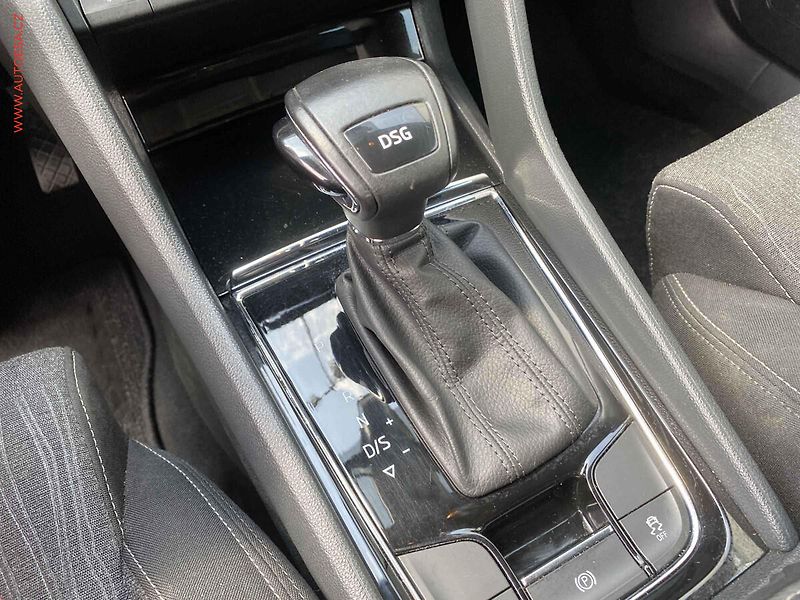 Škoda Karoq (2019) 1.5 TSi, Style, DSG, navi - fotka 16 z 18