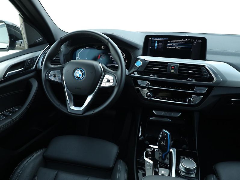 BMW iX3 - fotka 8 z 19