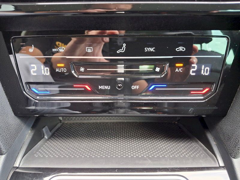 Volkswagen Passat (2023) Variant Elegance DSG 1,5TSi 11 - fotka 27 z 33