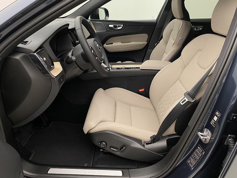 Volvo XC60 (2026) B5 AWD AUT DARK PLUS  - fotka 3 z 67